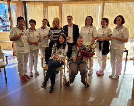 Gruppenfoto mit Frau Berger und dem Personal