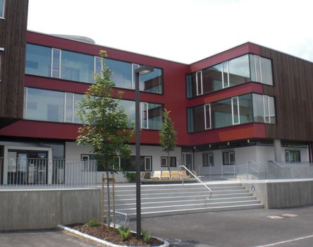 Il centro residenziale di cura a Valdora visto dal parcheggio