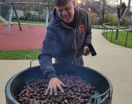 Toni röstet die Kastanien