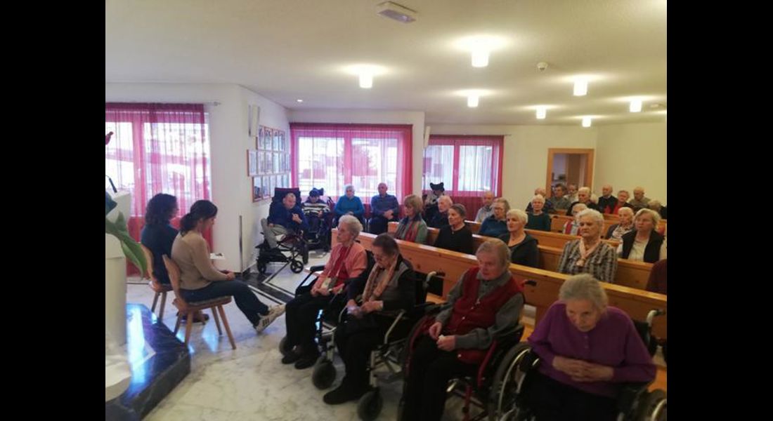 Die Bewohner beim Gebet